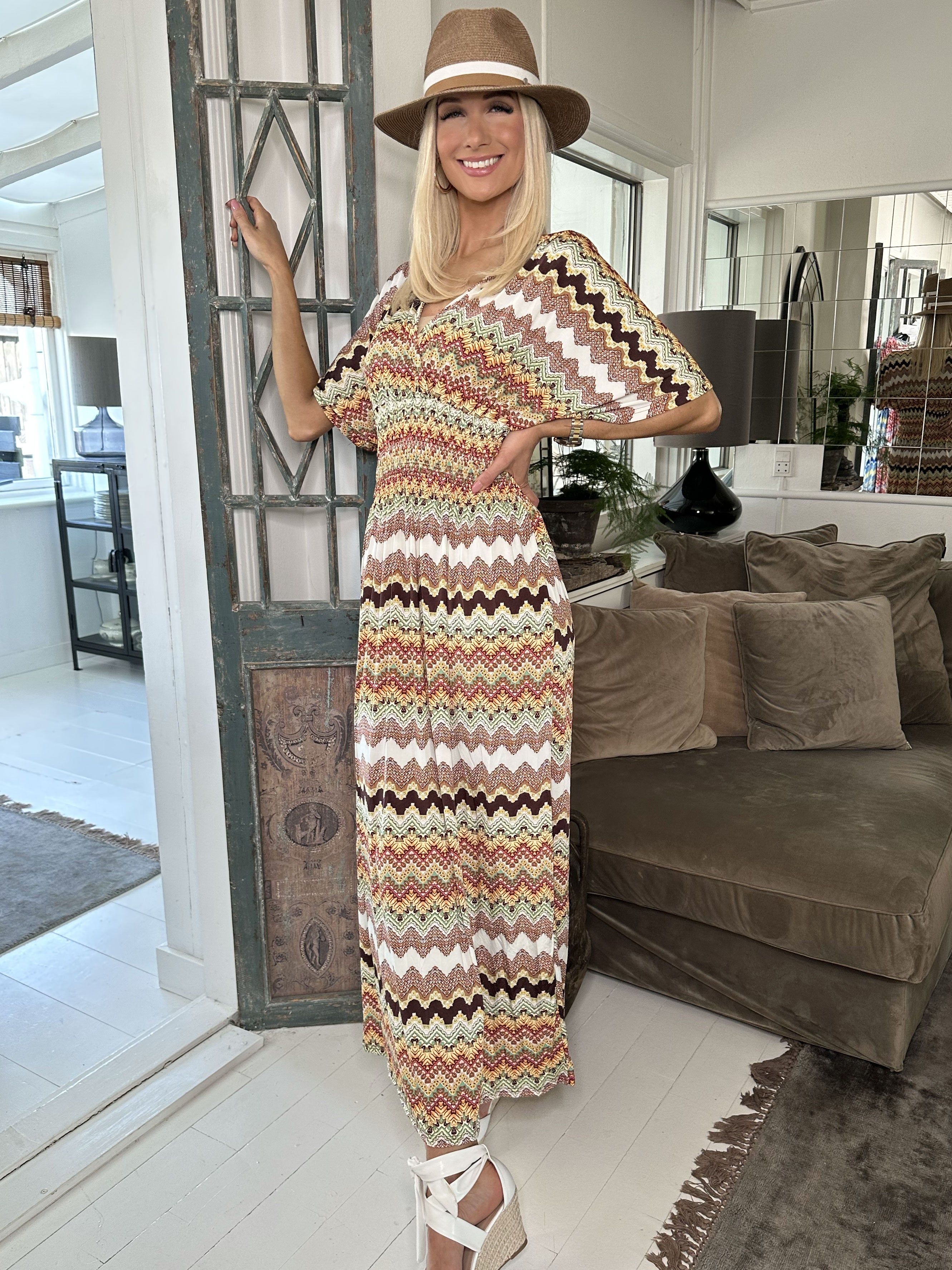 Pams Zigzag - Lang elastisk kjole i krølfrit stof